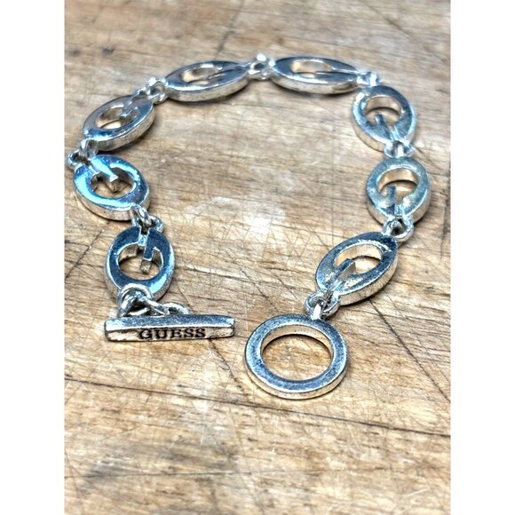 Guess Silver-Tone Chain Link Bracelet With Logo Toggle Clasp 8 Inches - Picture 2 of 6
